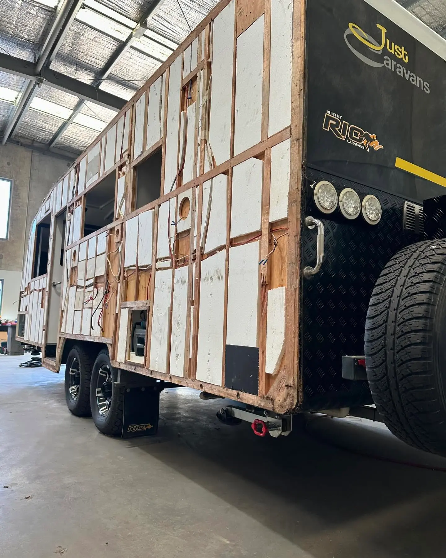 Trailer service station